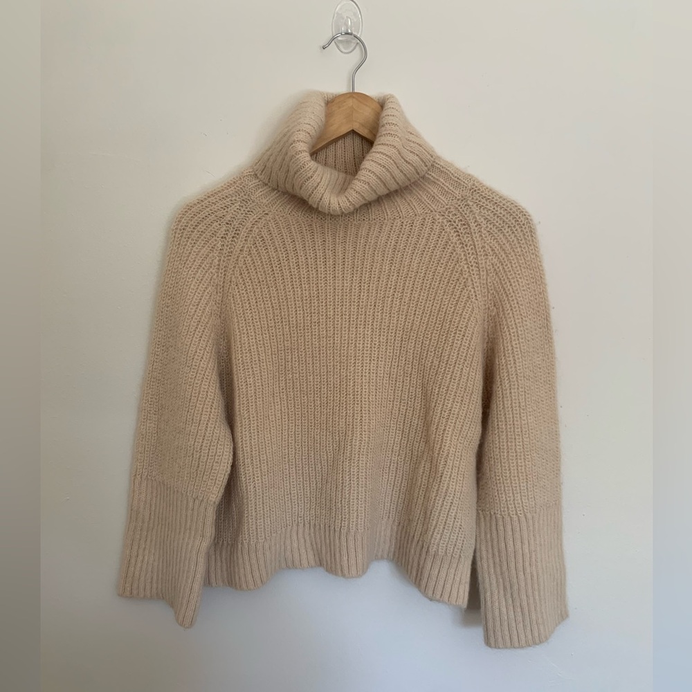 Club Monaco Cream Turtleneck Sweater Carolyn Bessette style